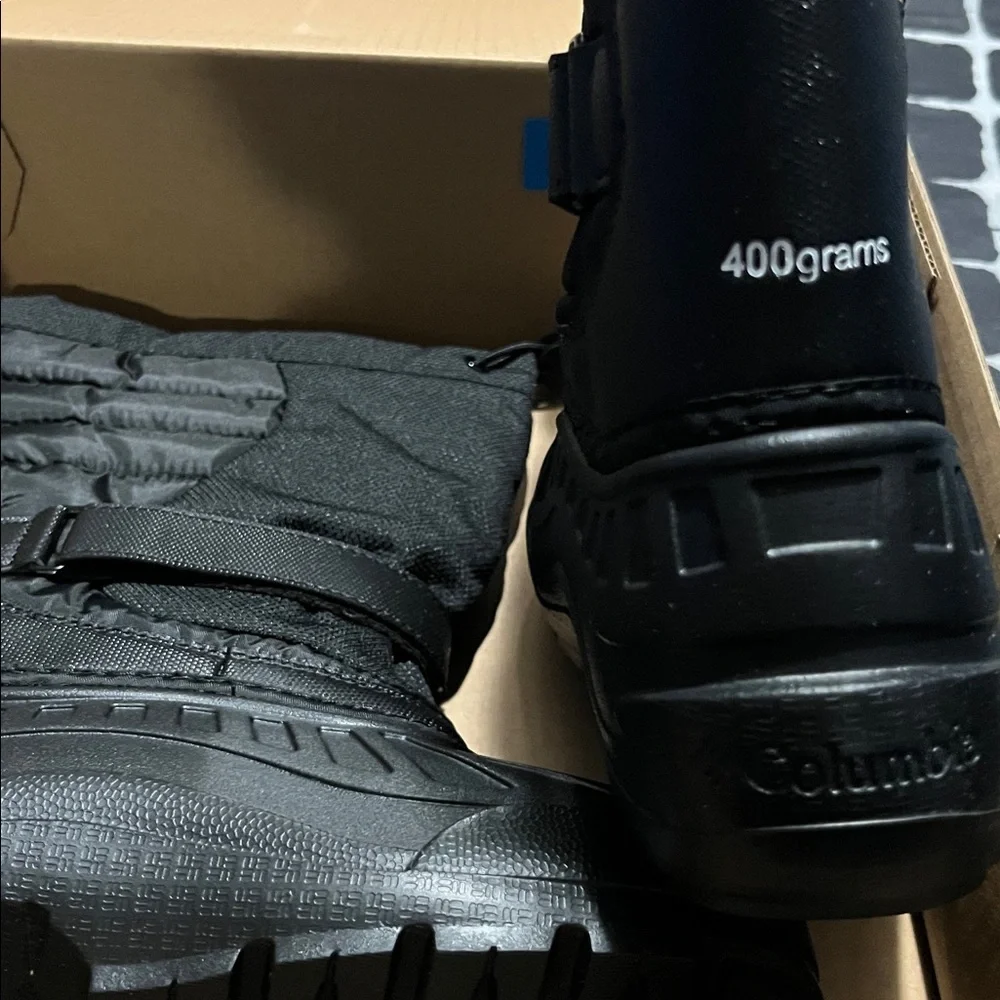 NWT  Columbia Youth Powderbug Snowlite Waterproof Snow Boot, Black/White